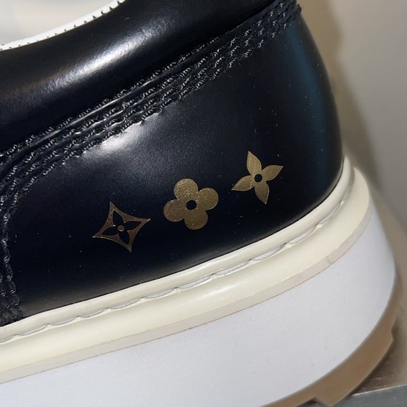 Louis Vuitton Absesses Sneaker monogram flower gold metallic detail - Picture 3 of 16